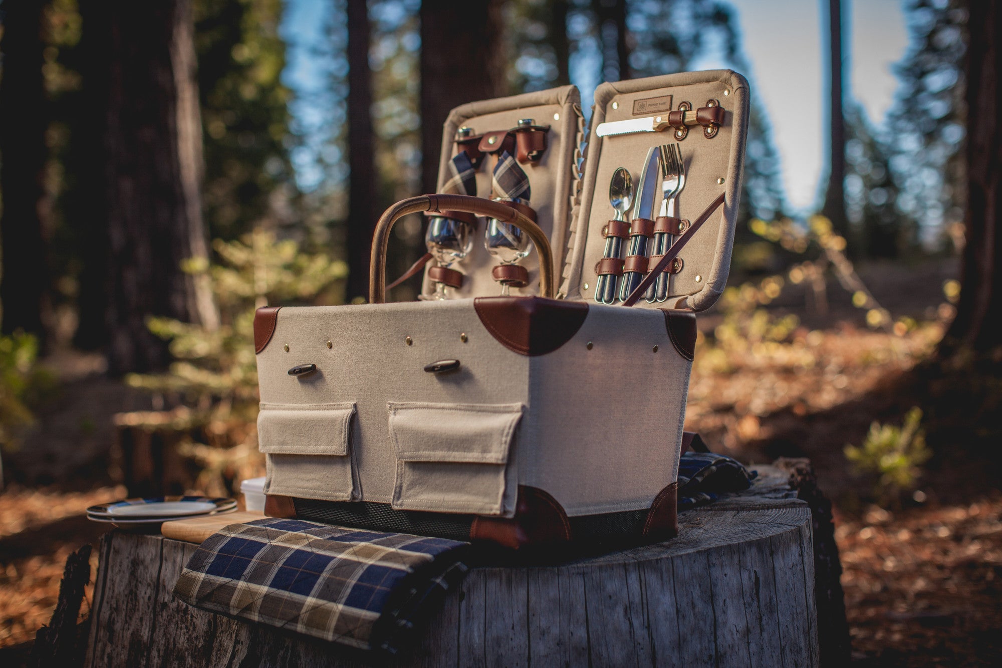 Pioneer Picnic Basket