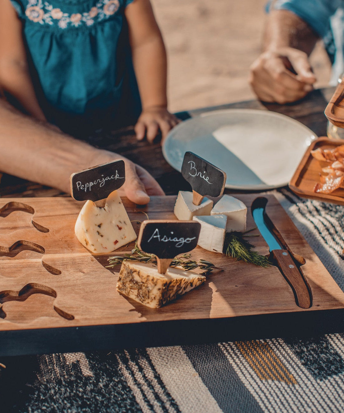 Delio Acacia Cheese Cutting Board & Tools Set