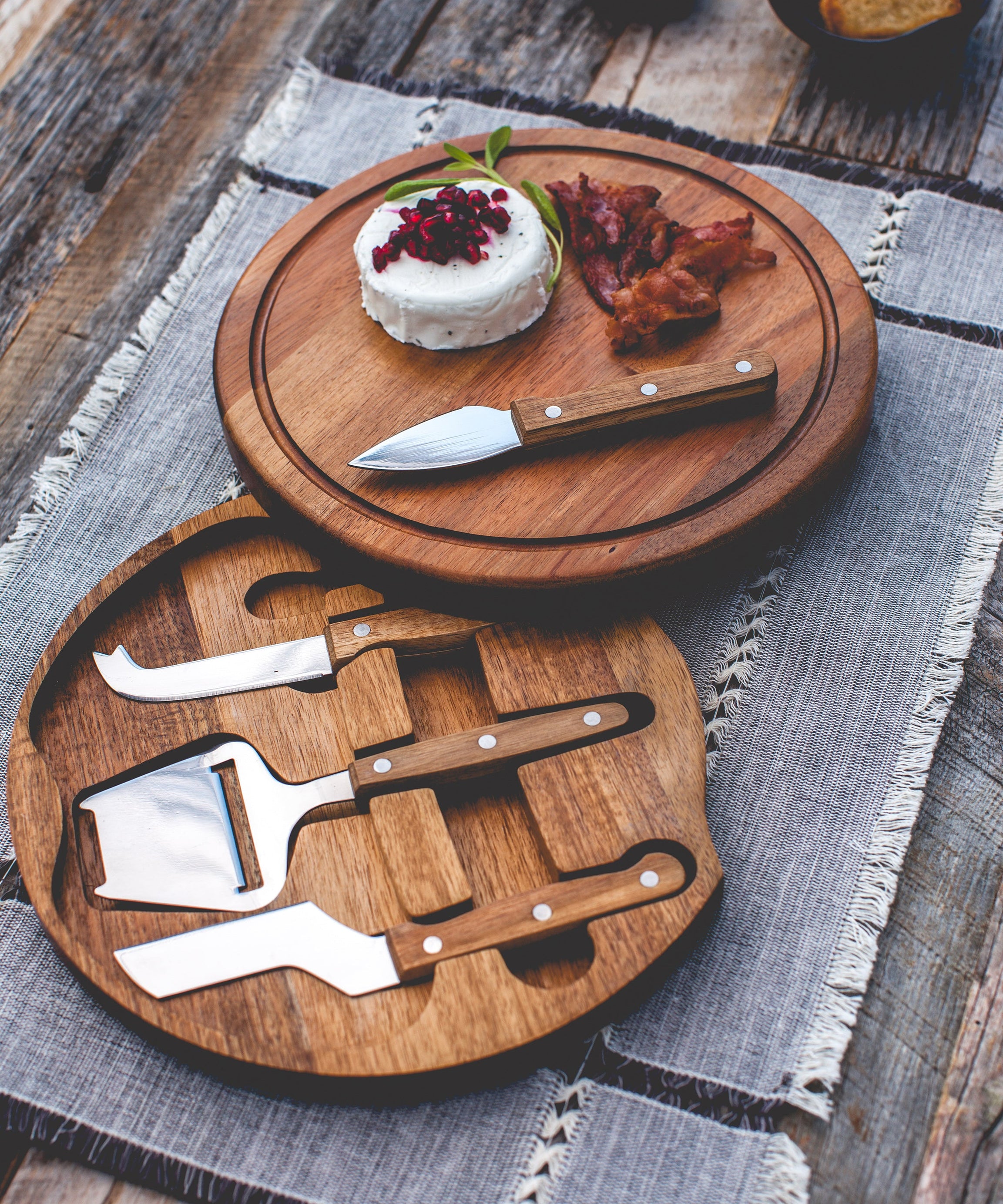 Acacia Circo Cheese Cutting Board & Tools Set