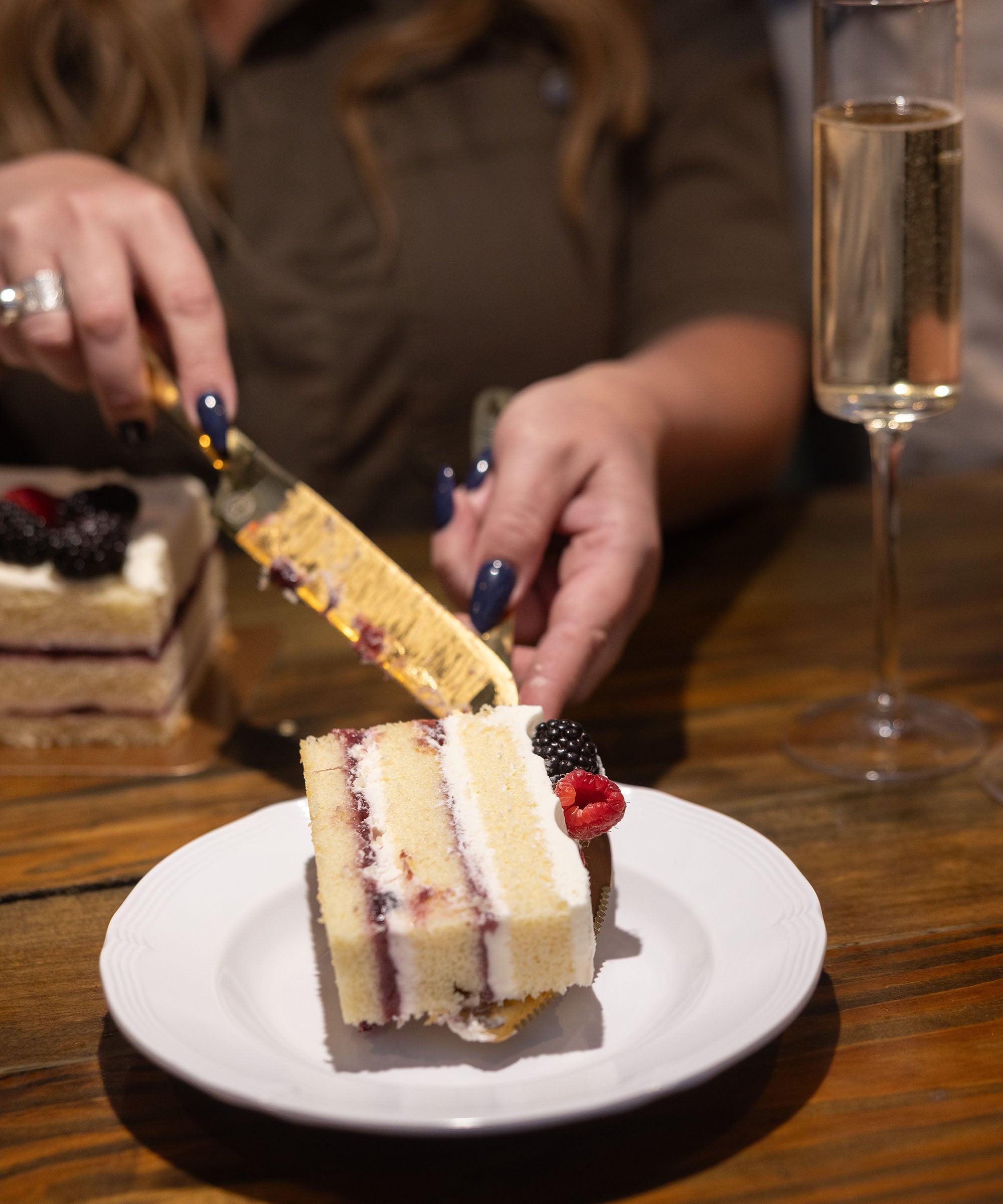 Arbane Champagne Glass Set with Cake Knife