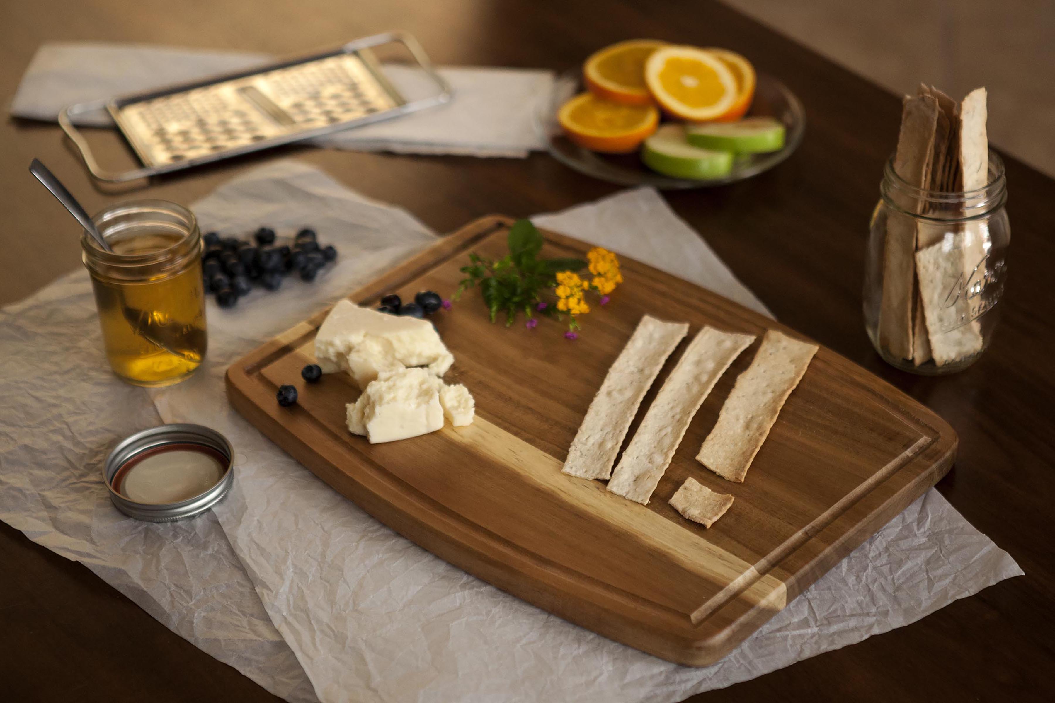 Ovale Acacia Cutting Board