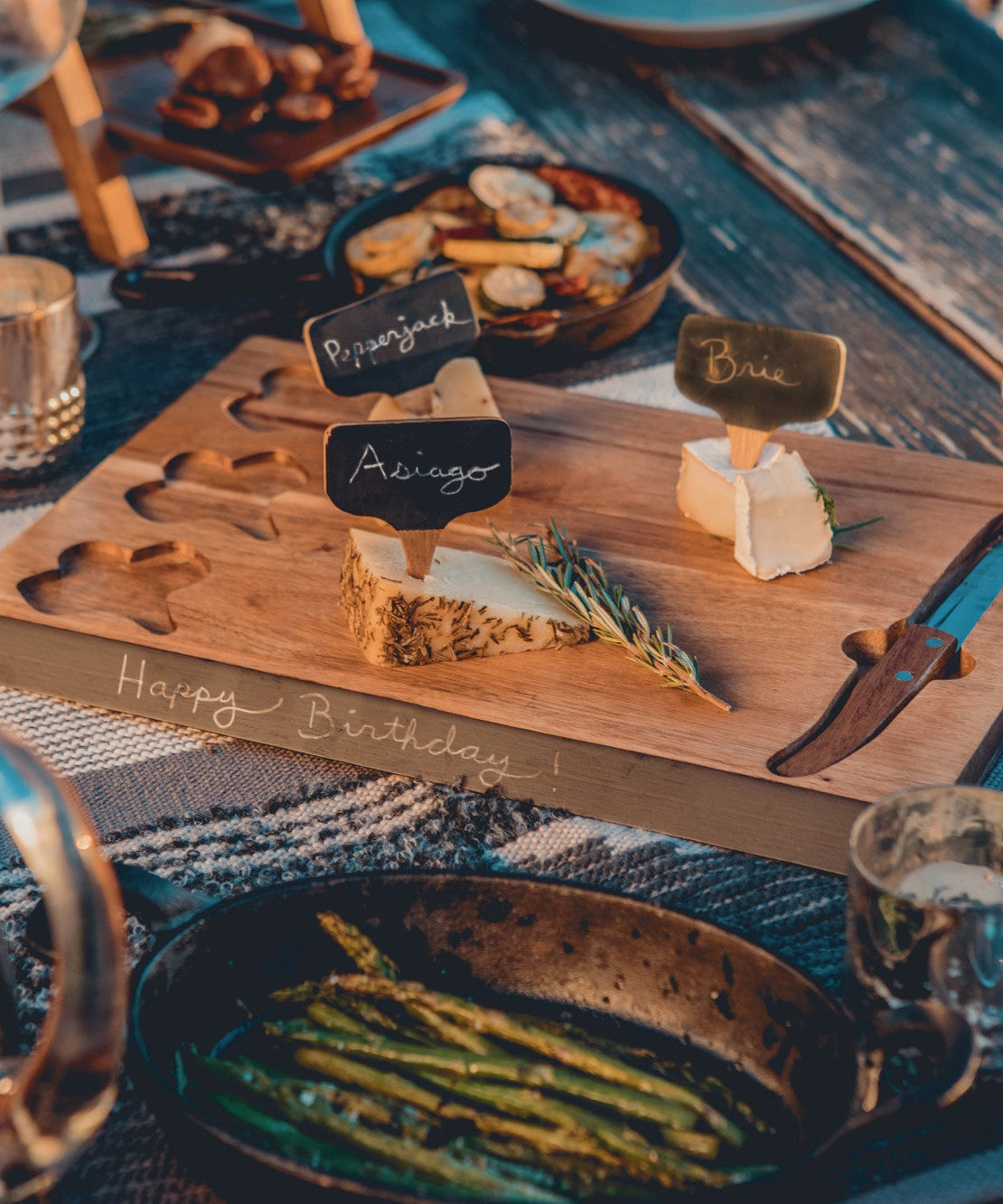 Delio Acacia Cheese Cutting Board & Tools Set