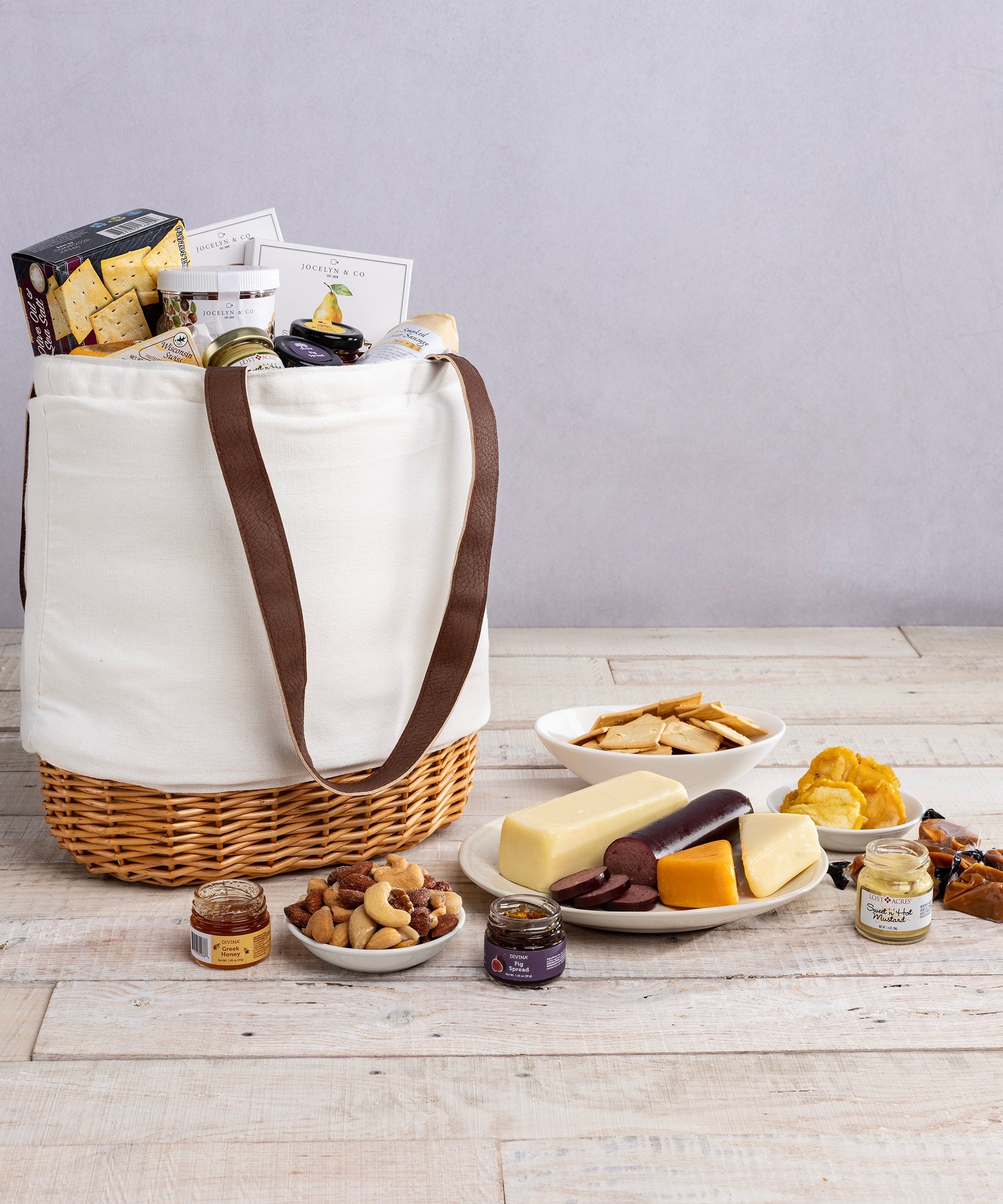 Pico Lunch Basket with Gourmet Gift Pack