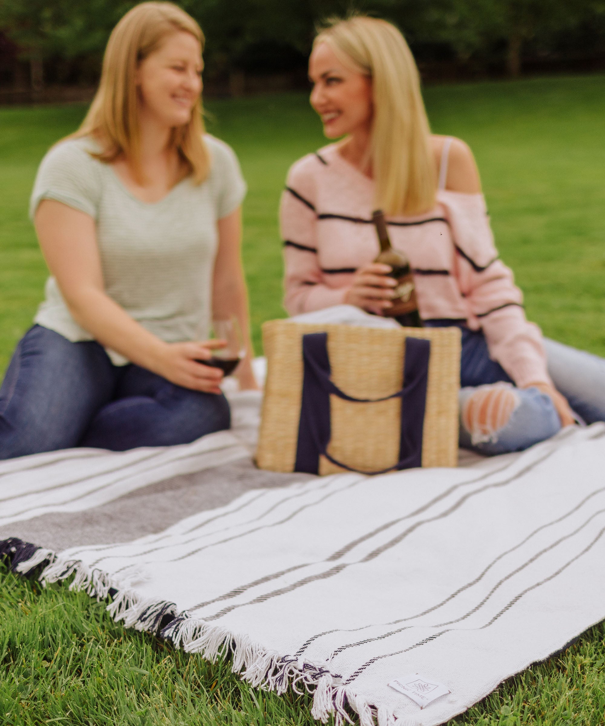 Montecito Picnic Blanket with Harness