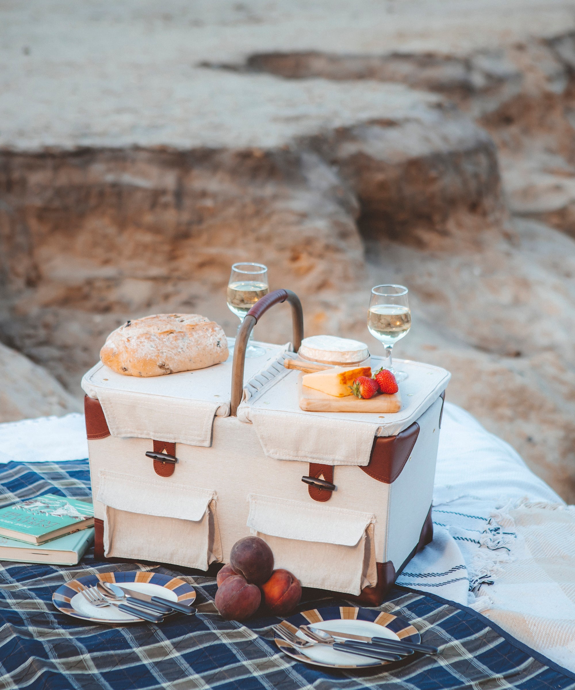 Pioneer Picnic Basket