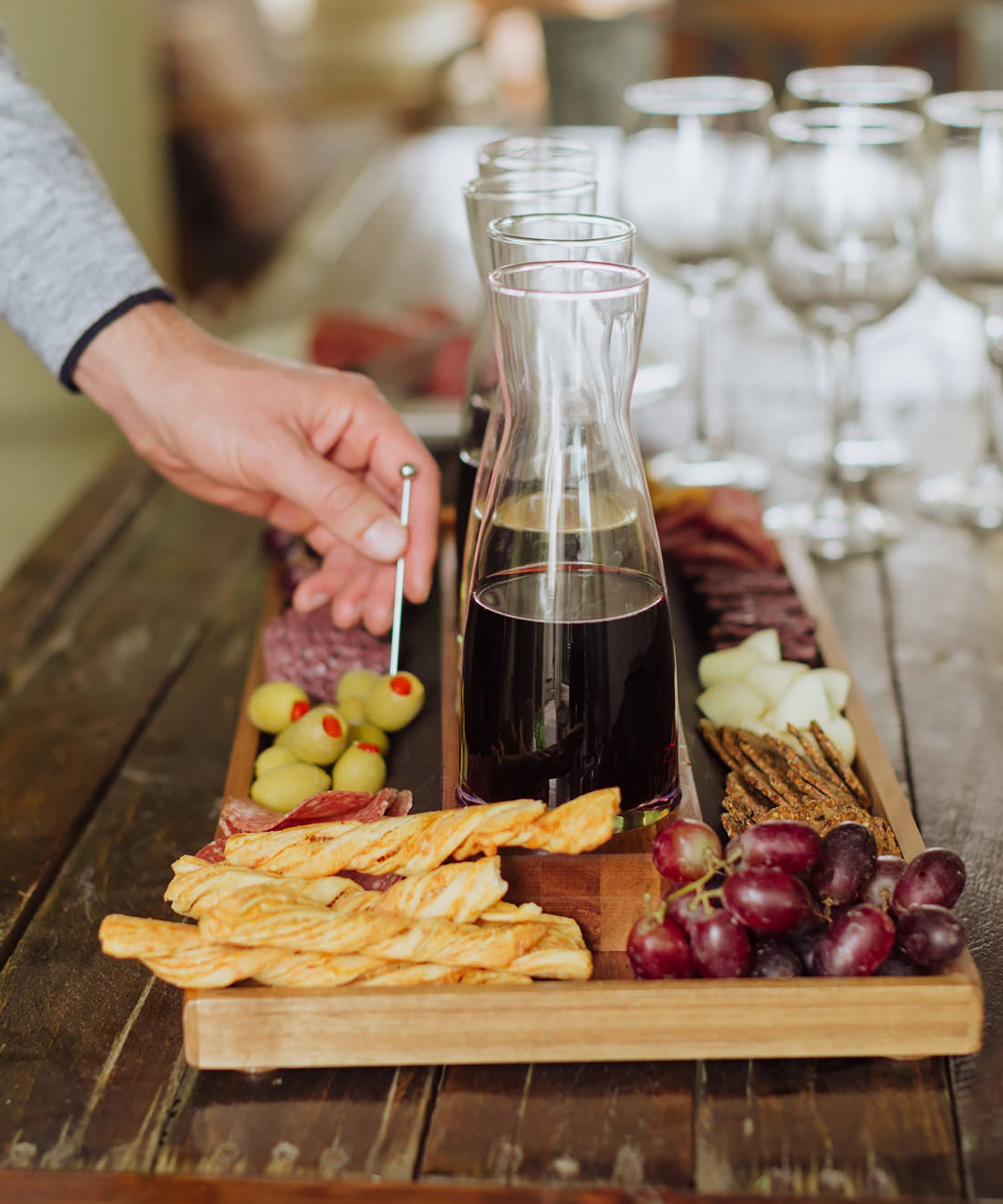 Cava Wine Tasting Kit with 4 Glass Carafes