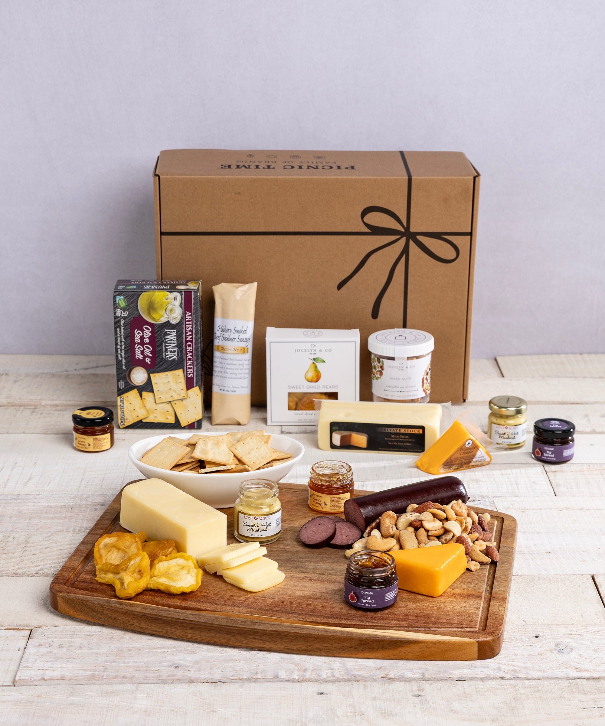 Ovale Cutting Board with Gourmet Gift Pack