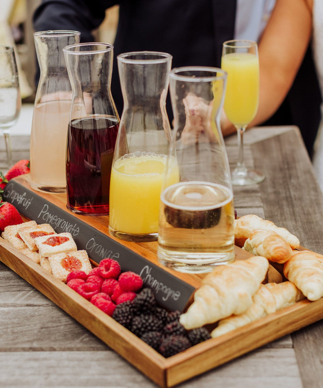 Cava Wine Tasting Kit with 4 Glass Carafes
