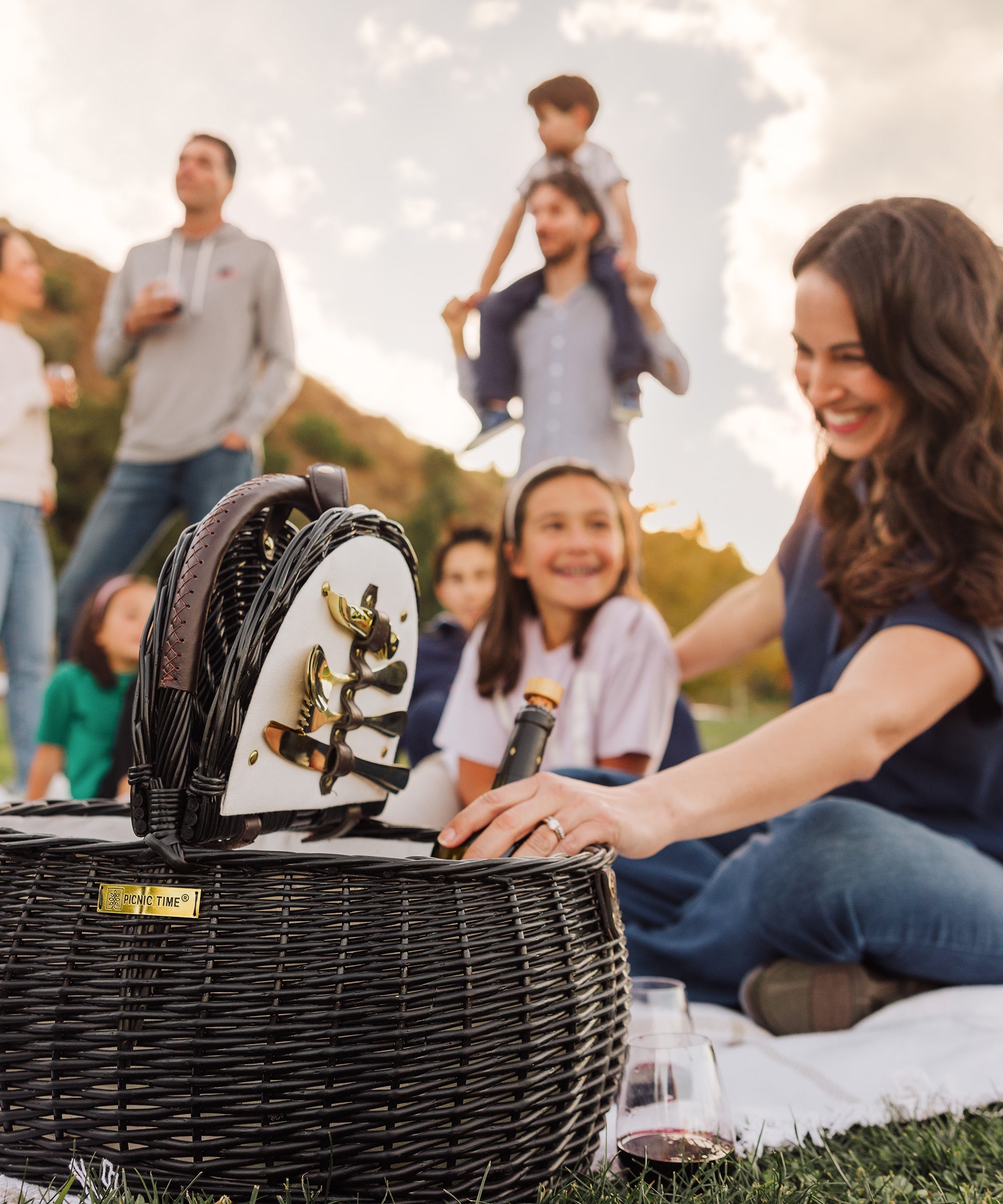 Evening Picnic Basket with Service for Two