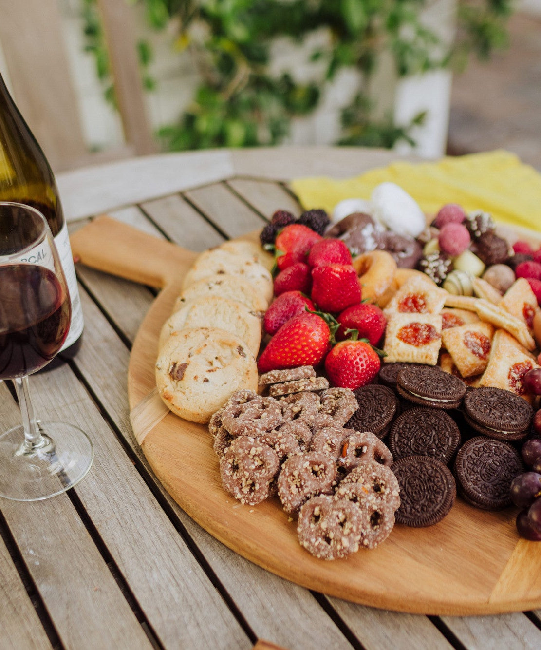 Madera Round Charcuterie Board - 22.5" x 18"