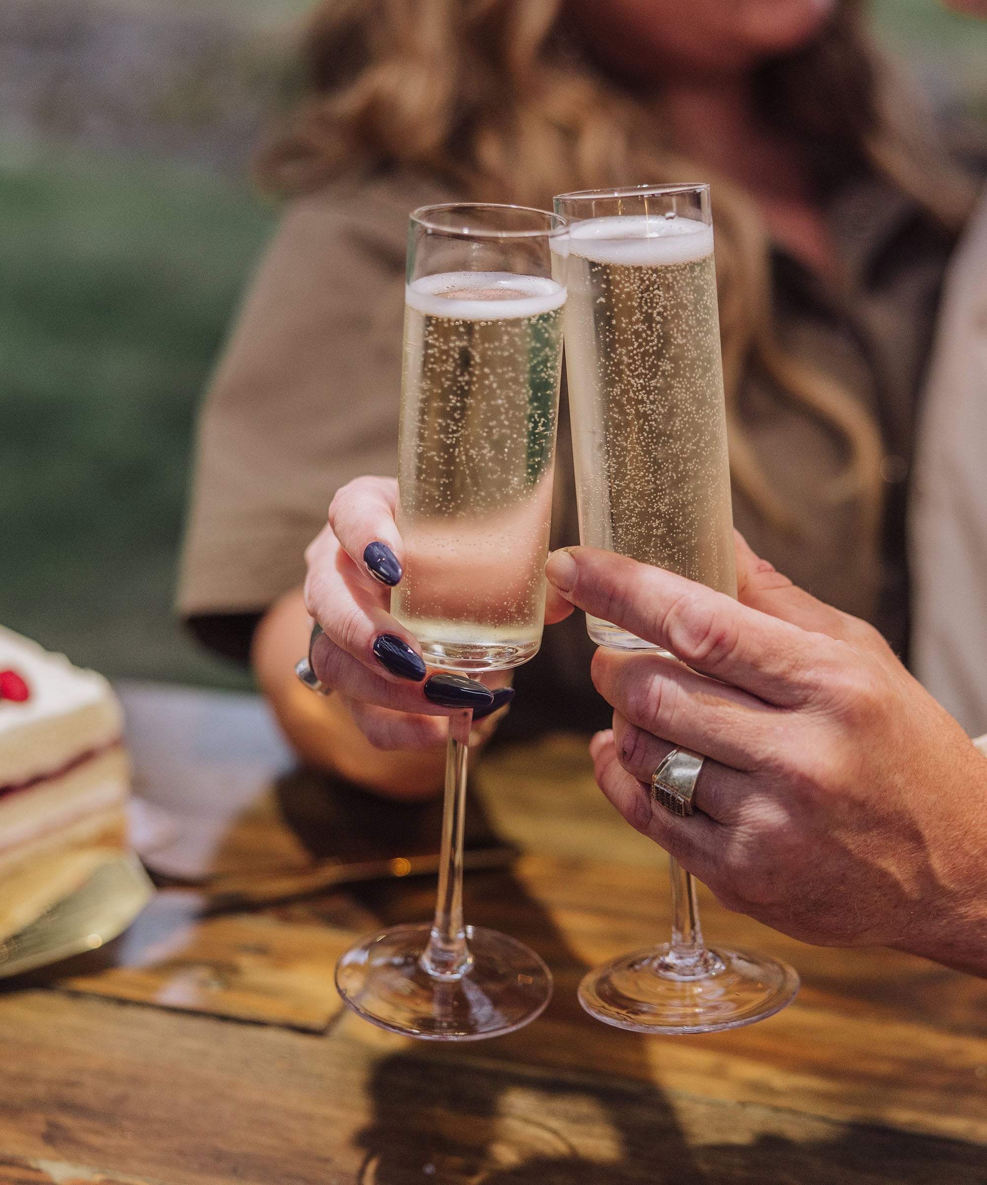 Arbane Champagne Glass Set with Cake Knife