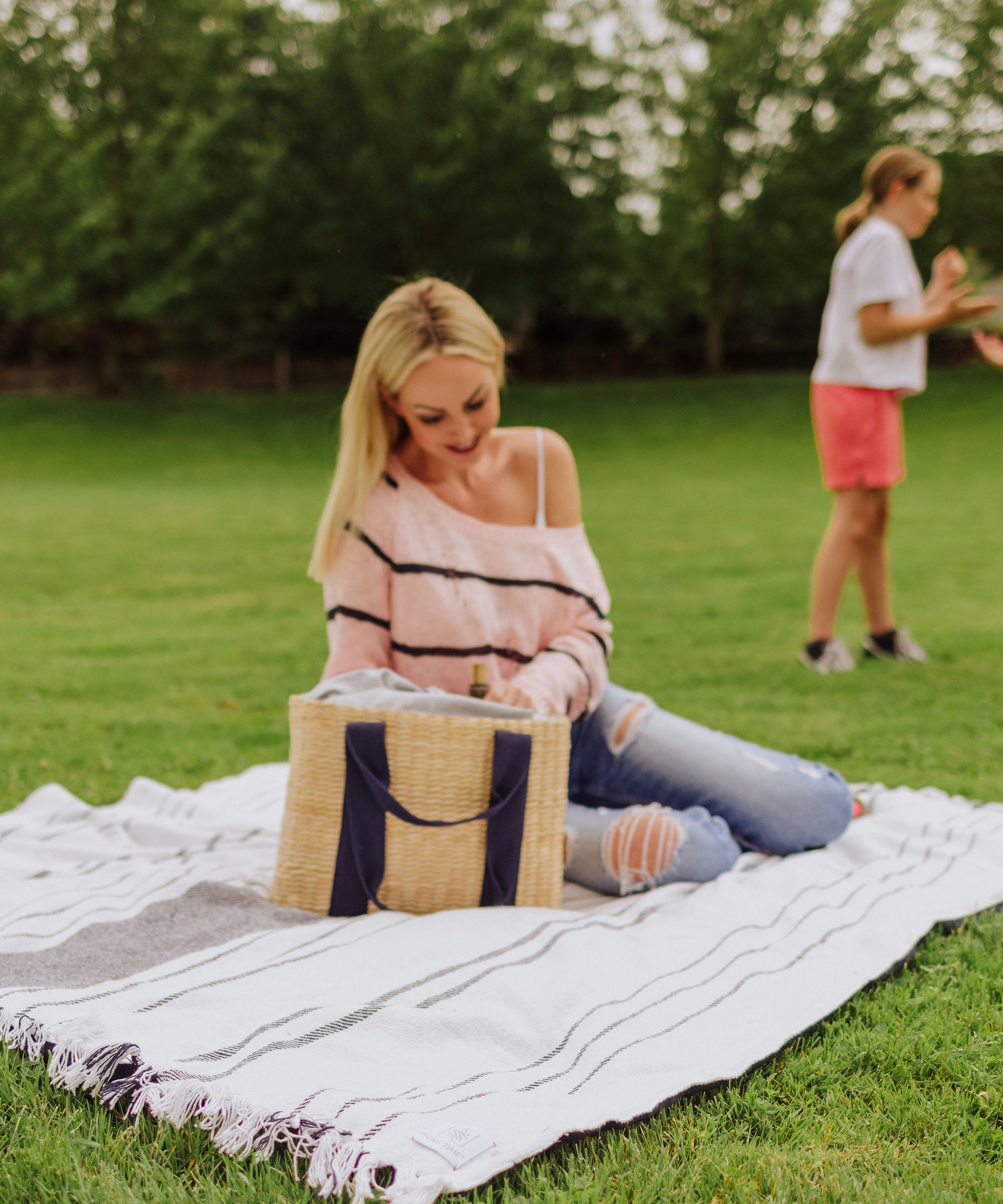 Montecito Picnic Blanket with Harness
