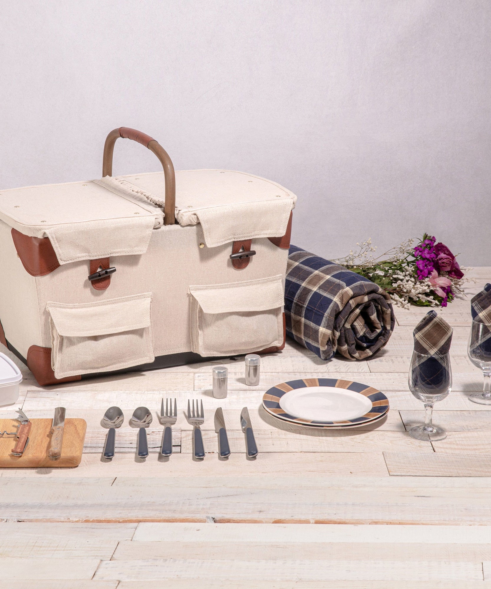 Pioneer Picnic Basket