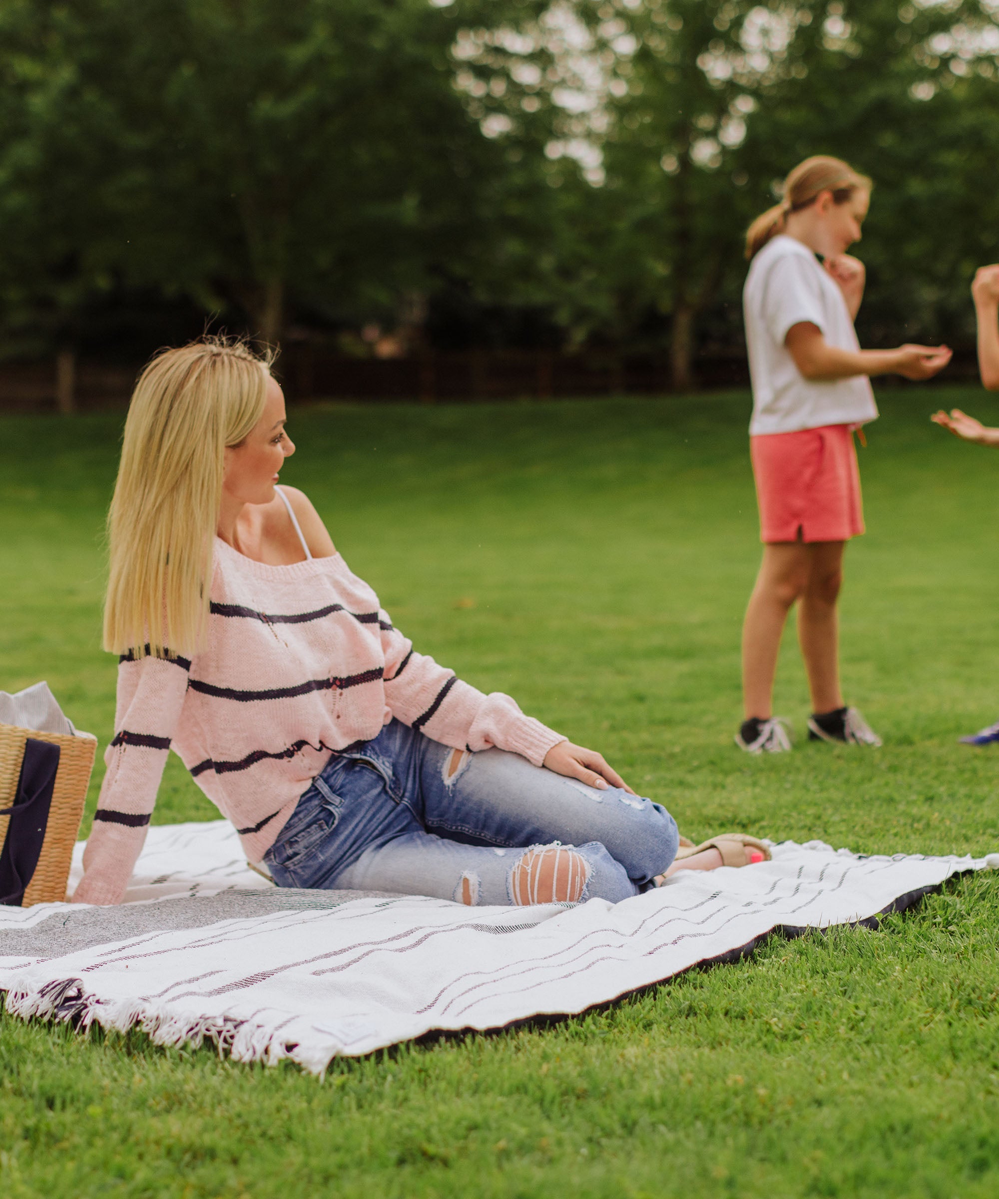 Montecito Picnic Blanket with Harness