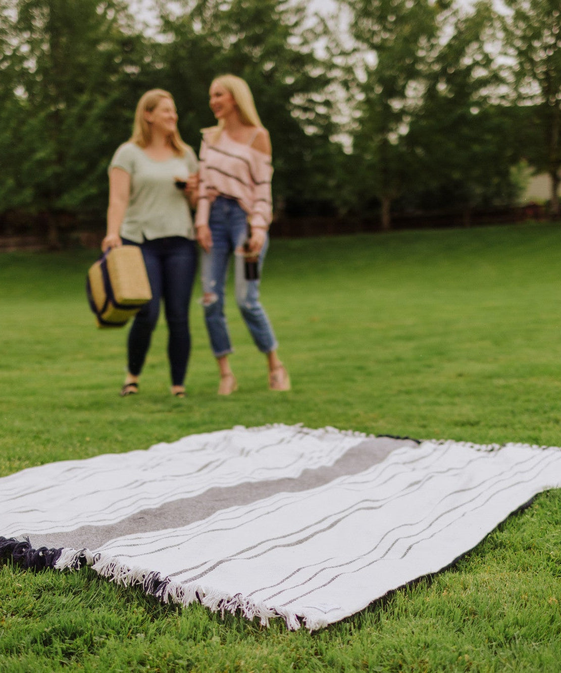 Montecito Picnic Blanket with Harness