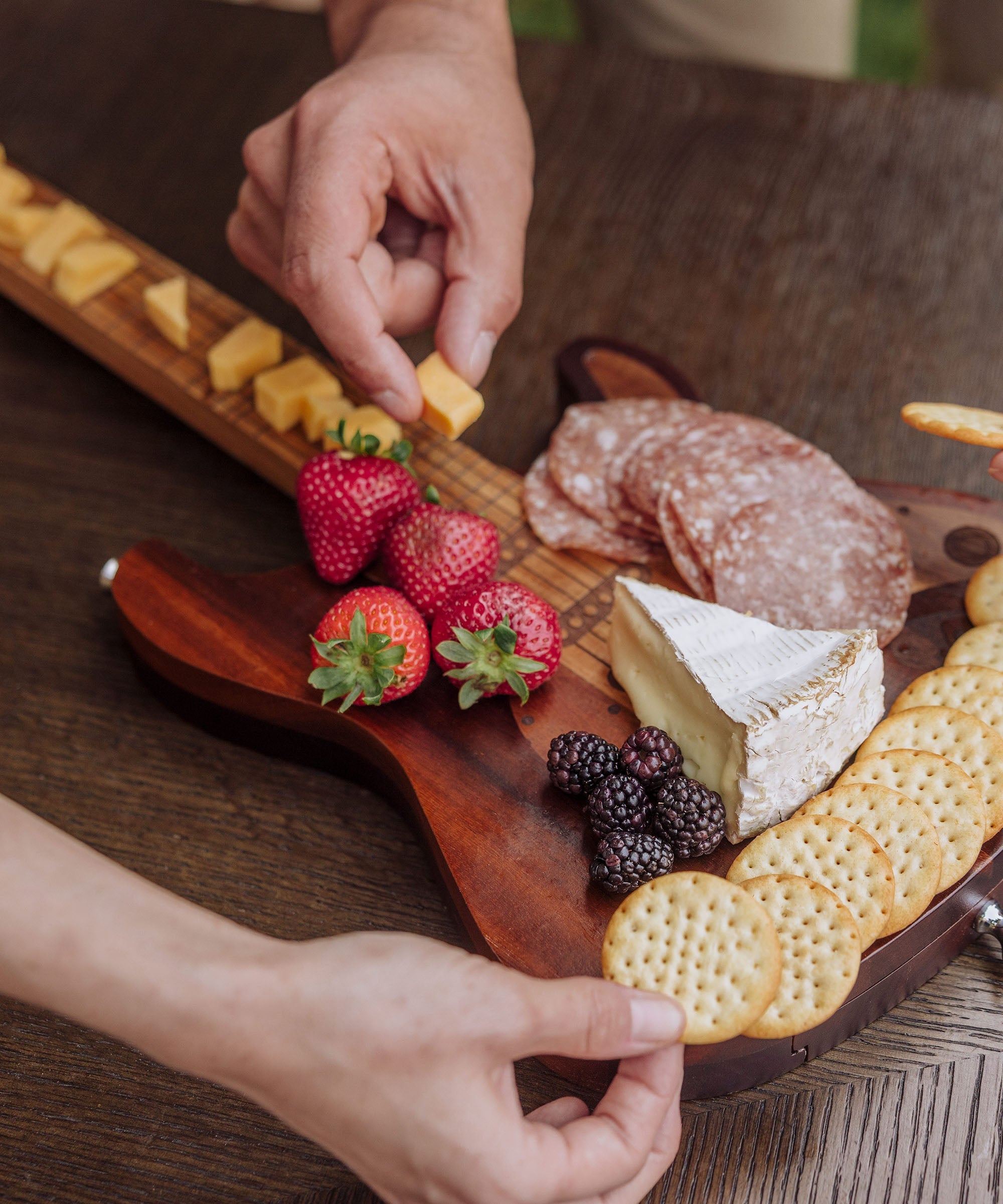 Guitar Legend Cheese Board & Tools Set