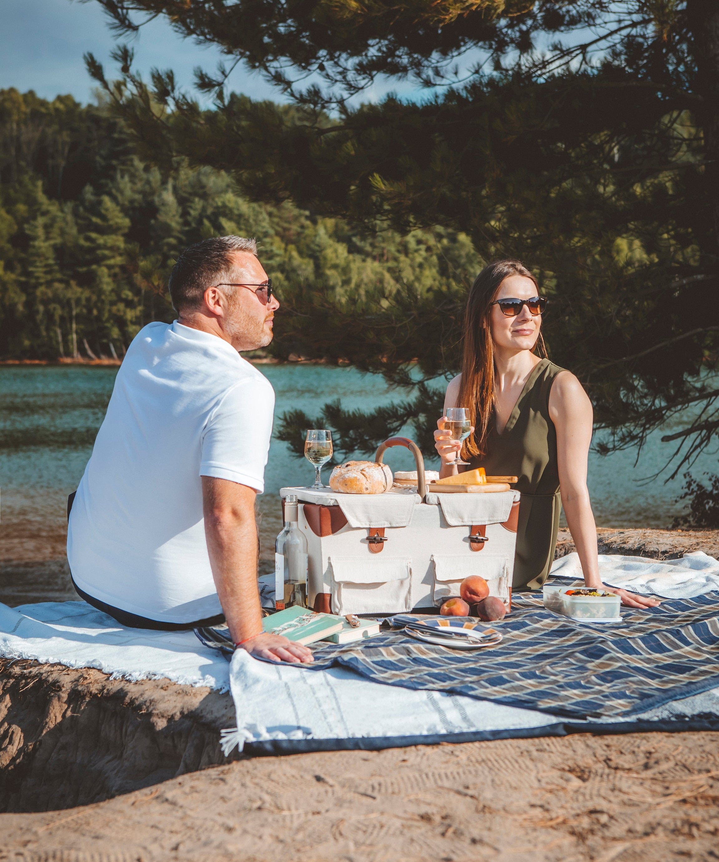 Pioneer Picnic Basket