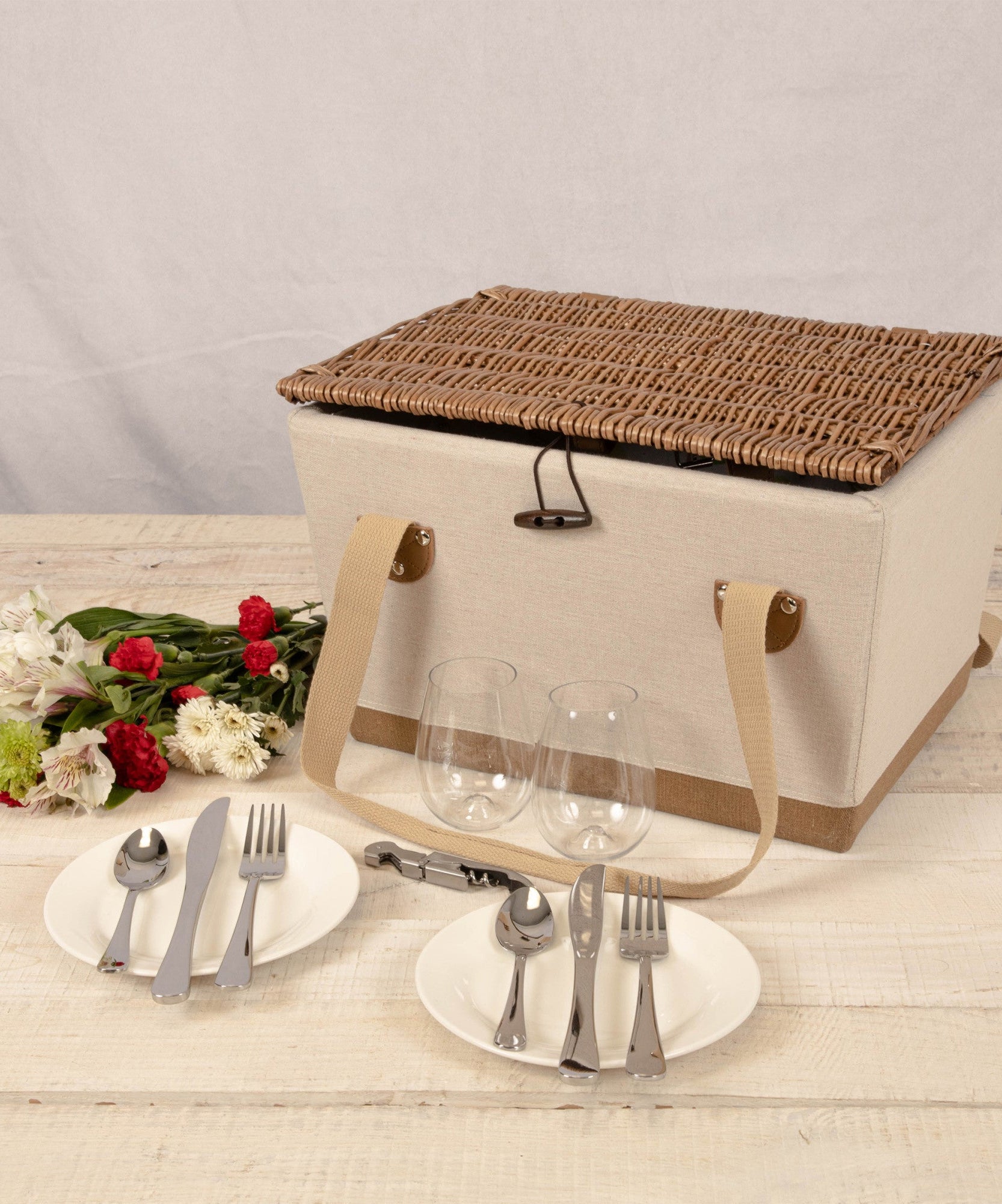 Lemongrove Picnic Basket for 2 - Bees & Lemons
