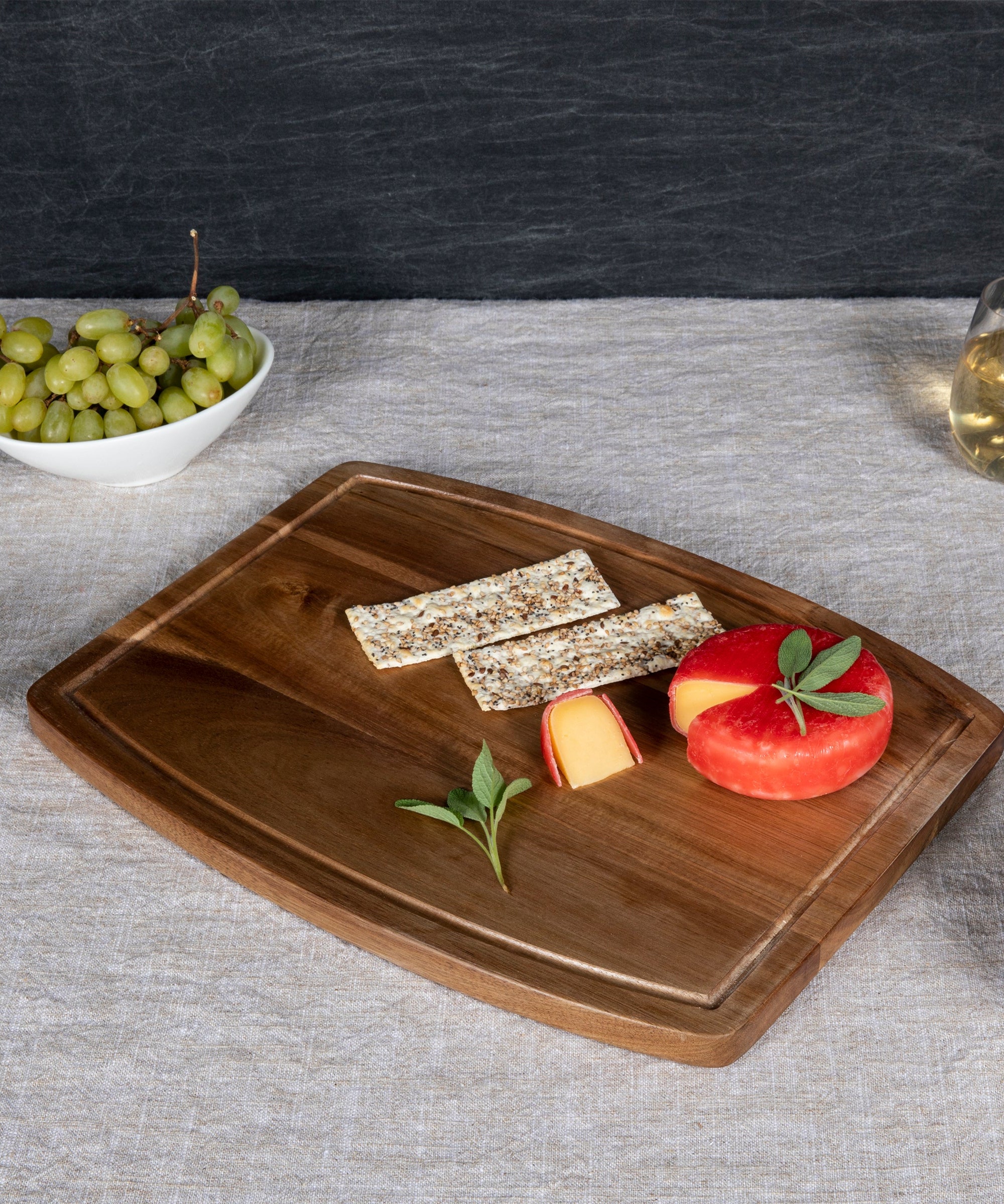Ovale Acacia Cutting Board