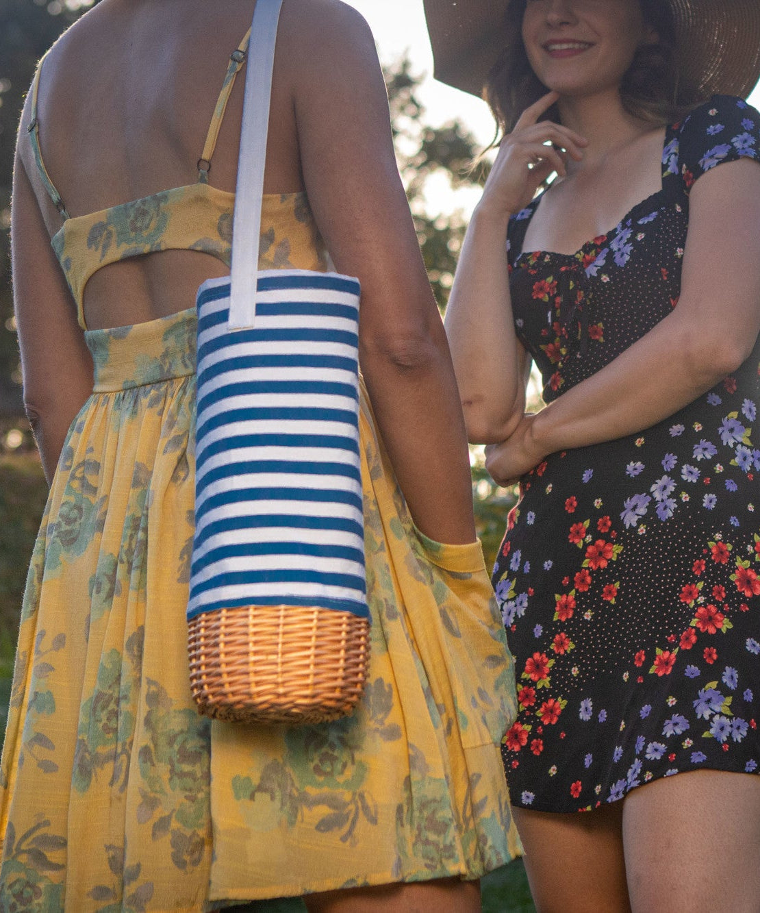 Malbec Insulated Canvas and Willow Wine Bottle Basket